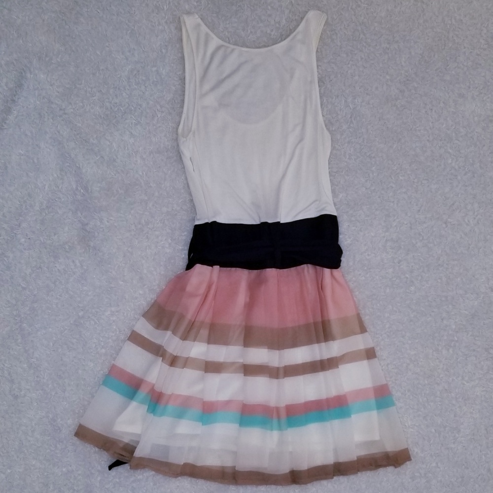 Spring dress - Picture 2 of 3